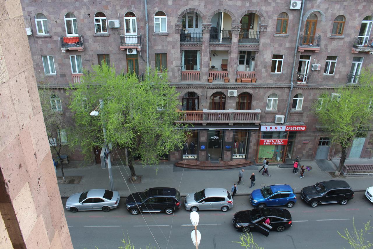 Super Location - Shared Bathroom And Kitchen Jerevan Buitenkant foto
